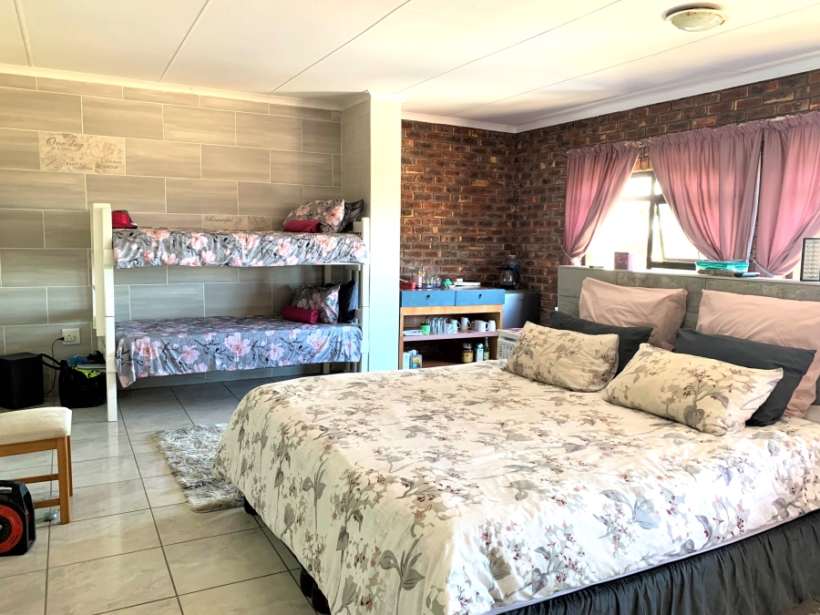 4 Bedroom Property for Sale in Wavecrest Eastern Cape